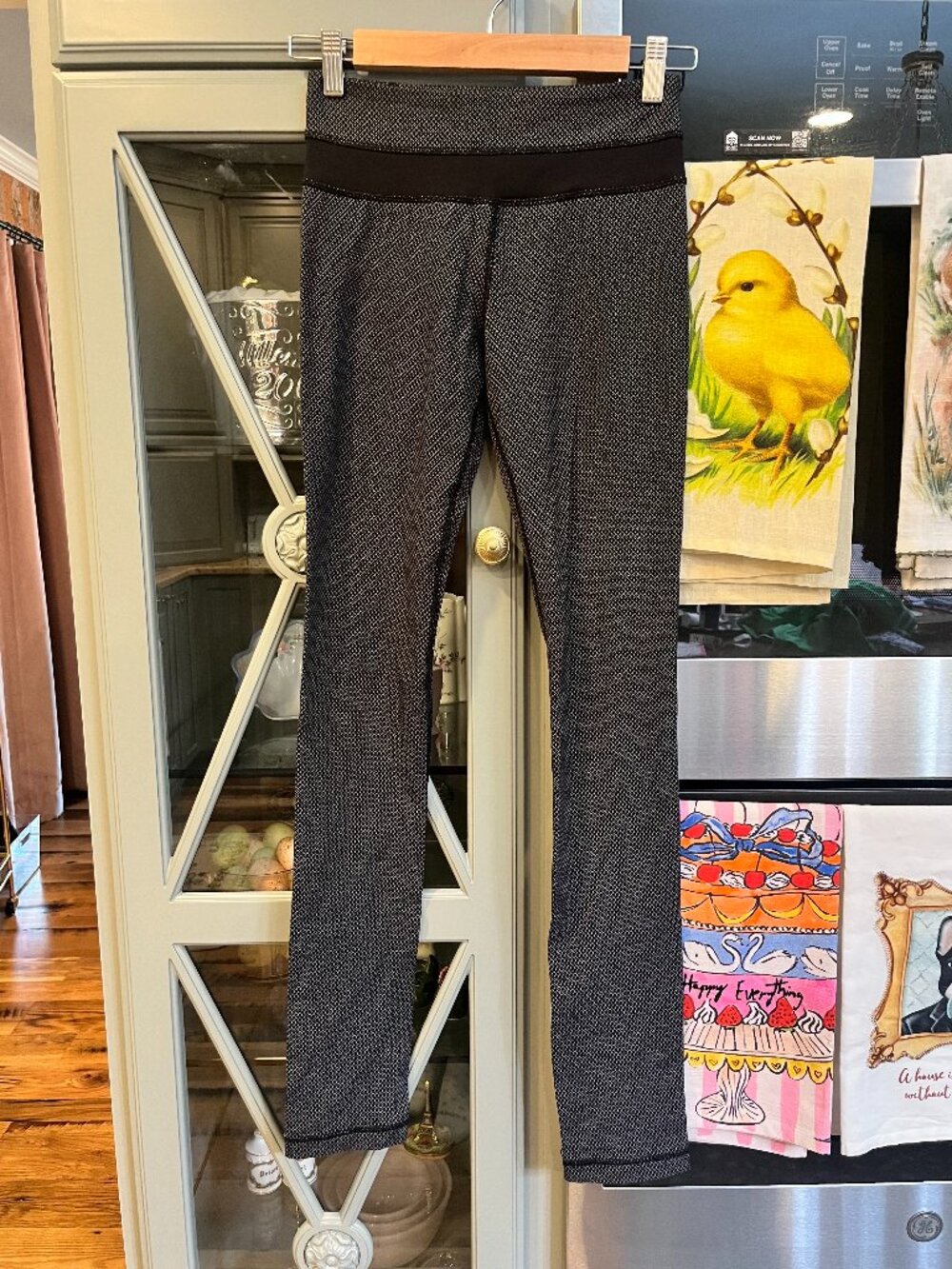 Lululemon black & white patterned leggings